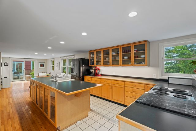 133 Blake Road, Hamden, CT 06517