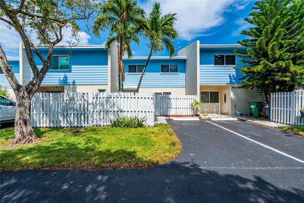 22315 SW 103rd Ave, Cutler Bay, FL 33190