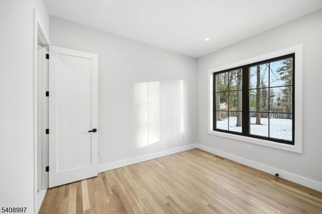 47 Afton Dr, Florham Park Boro, NJ 07932