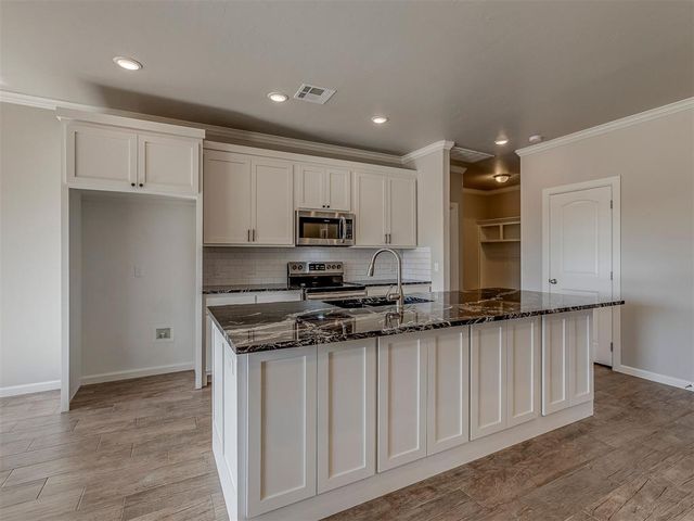 9757 Country Side Lane, Guthrie, OK 73044