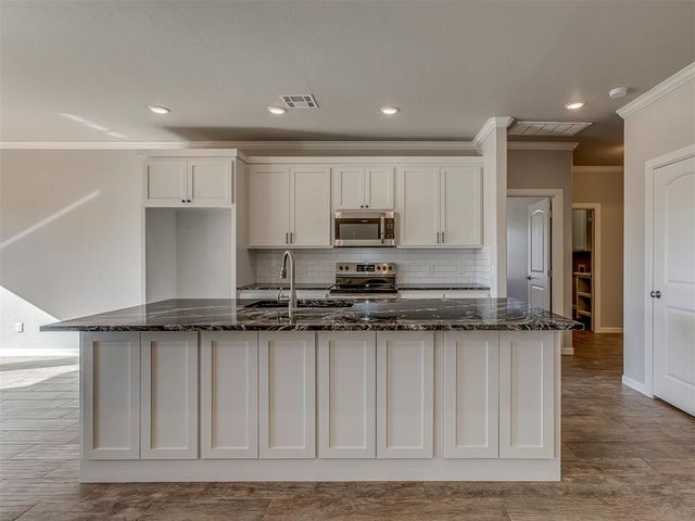 9757 Country Side Lane, Guthrie, OK 73044