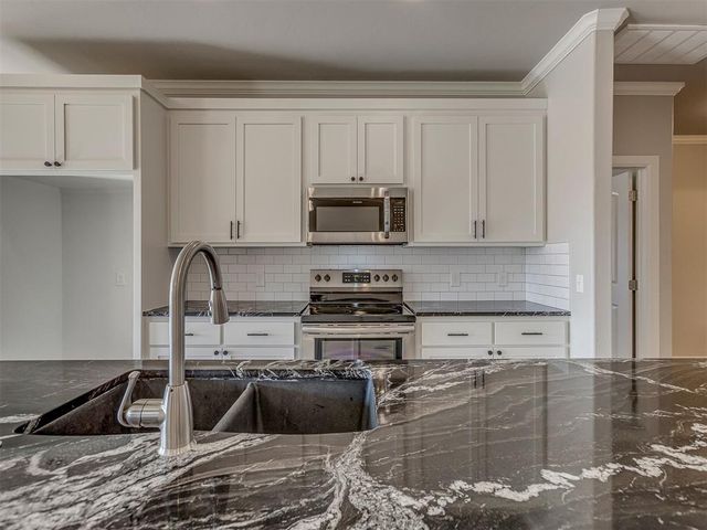 9757 Country Side Lane, Guthrie, OK 73044