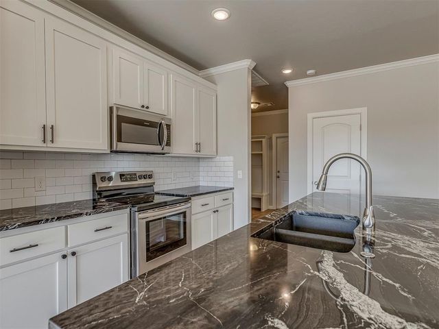 9757 Country Side Lane, Guthrie, OK 73044