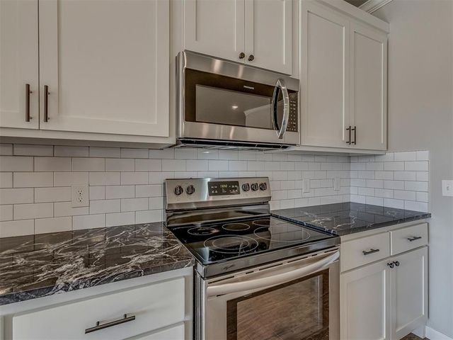 9757 Country Side Lane, Guthrie, OK 73044