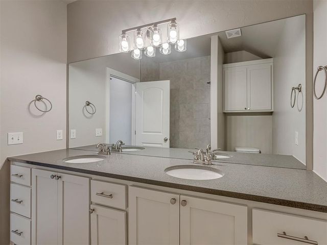 9757 Country Side Lane, Guthrie, OK 73044