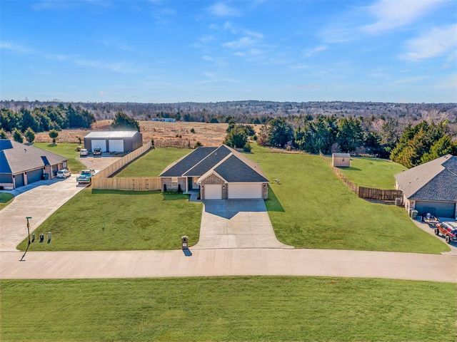 9757 Country Side Lane, Guthrie, OK 73044