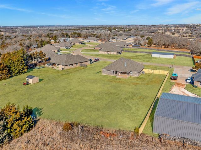 9757 Country Side Lane, Guthrie, OK 73044