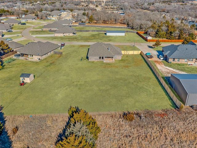 9757 Country Side Lane, Guthrie, OK 73044