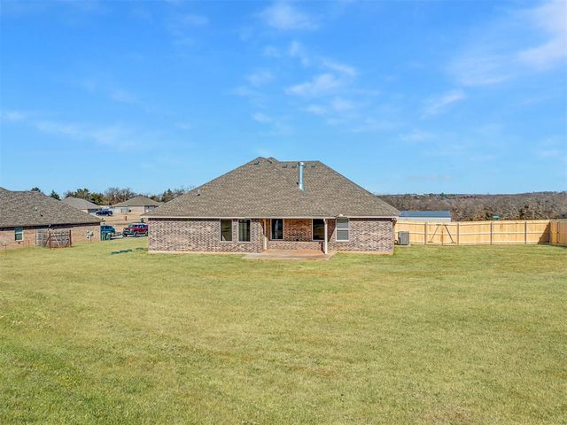 9757 Country Side Lane, Guthrie, OK 73044