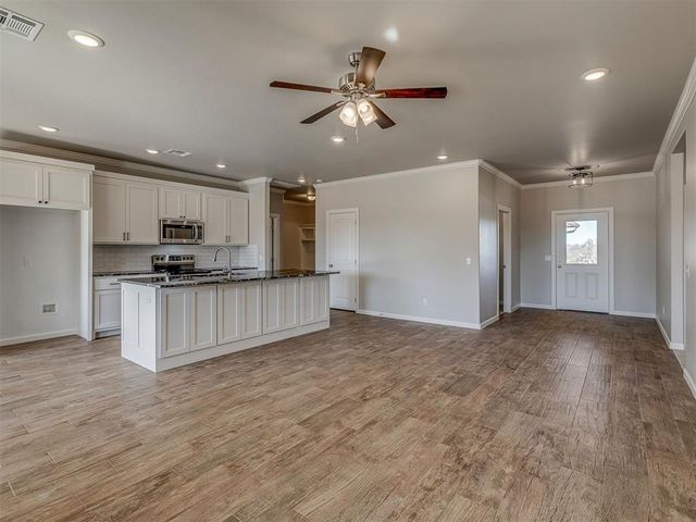9757 Country Side Lane, Guthrie, OK 73044
