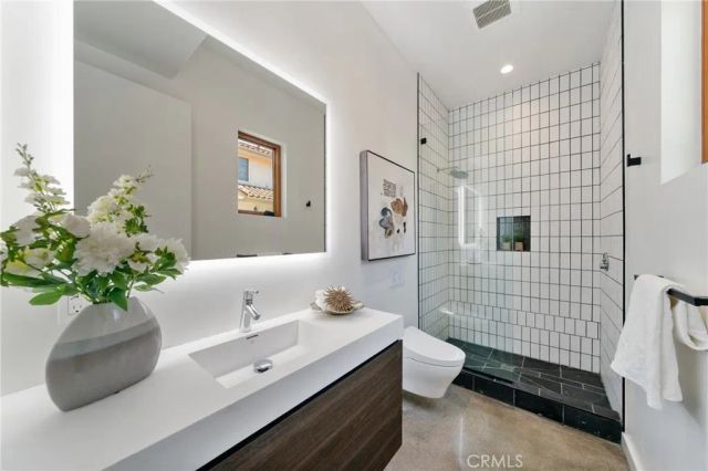 12123 Iowa, Los Angeles, CA 90025