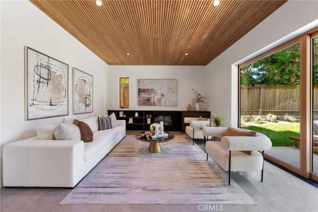 12123 Iowa, Los Angeles, CA 90025