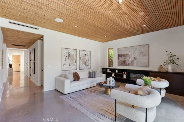 12123 Iowa, Los Angeles, CA 90025