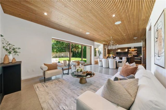 12123 Iowa, Los Angeles, CA 90025