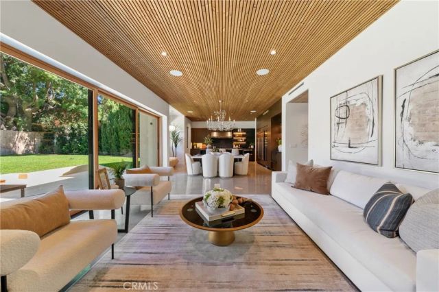 12123 Iowa, Los Angeles, CA 90025