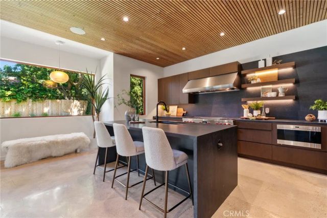 12123 Iowa, Los Angeles, CA 90025