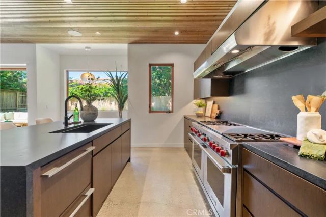 12123 Iowa, Los Angeles, CA 90025