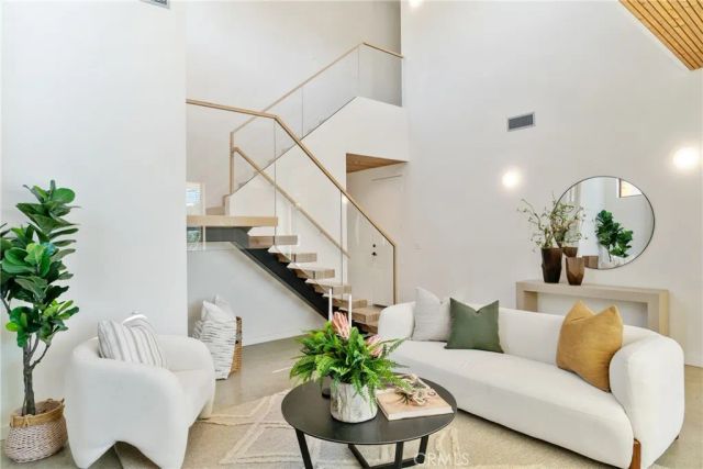 12123 Iowa, Los Angeles, CA 90025