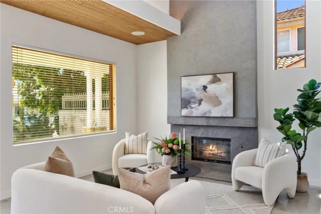 12123 Iowa, Los Angeles, CA 90025