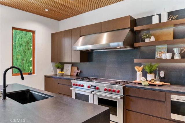 12123 Iowa, Los Angeles, CA 90025