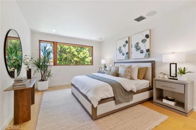 12123 Iowa, Los Angeles, CA 90025