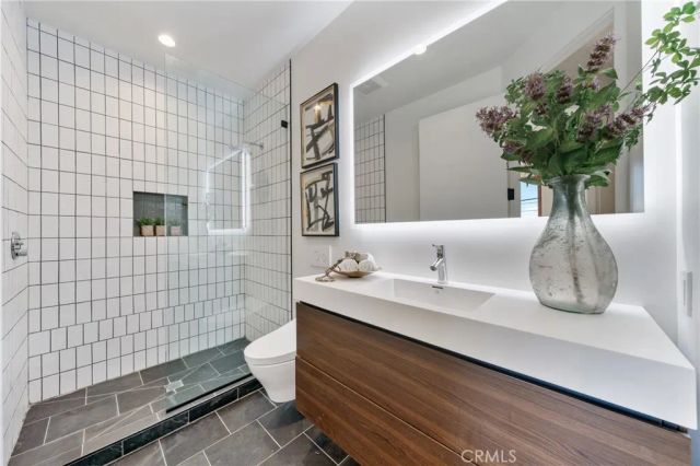 12123 Iowa, Los Angeles, CA 90025