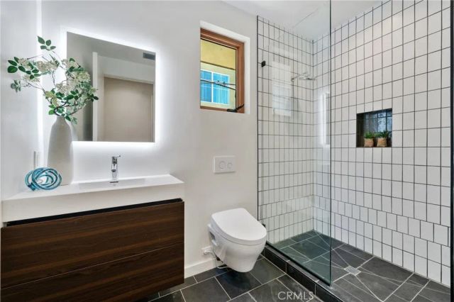 12123 Iowa, Los Angeles, CA 90025