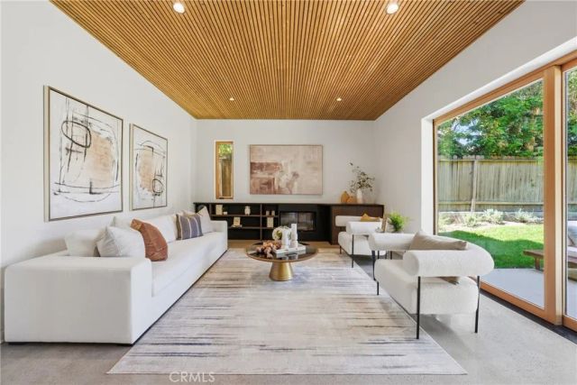 12123 Iowa, Los Angeles, CA 90025