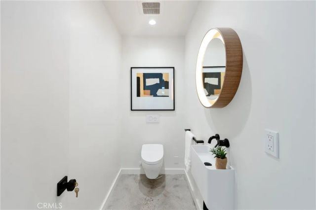 12123 Iowa, Los Angeles, CA 90025