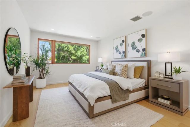 12123 Iowa, Los Angeles, CA 90025