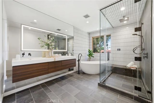 12123 Iowa, Los Angeles, CA 90025