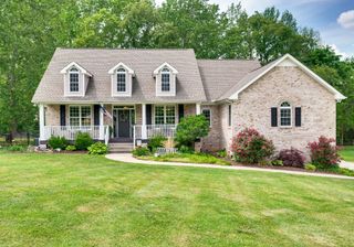 519 Aubrey Ln, Burns, TN 37029