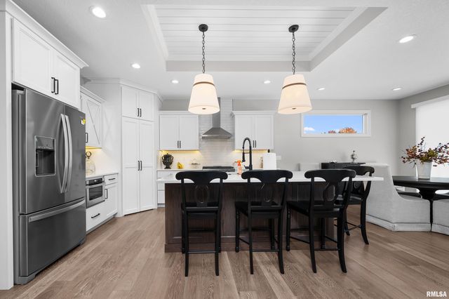 4345 PRESTWICK Court, Bettendorf, IA 52722