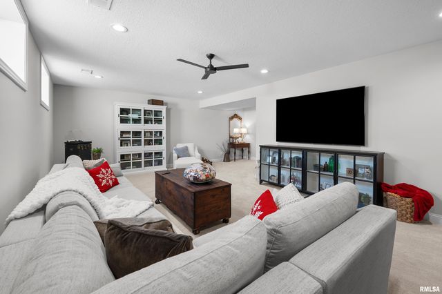 4345 PRESTWICK Court, Bettendorf, IA 52722