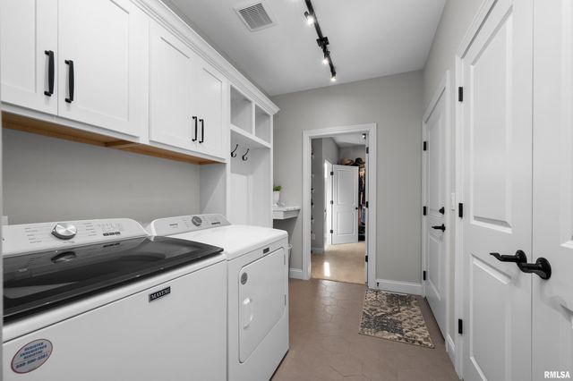 4345 PRESTWICK Court, Bettendorf, IA 52722