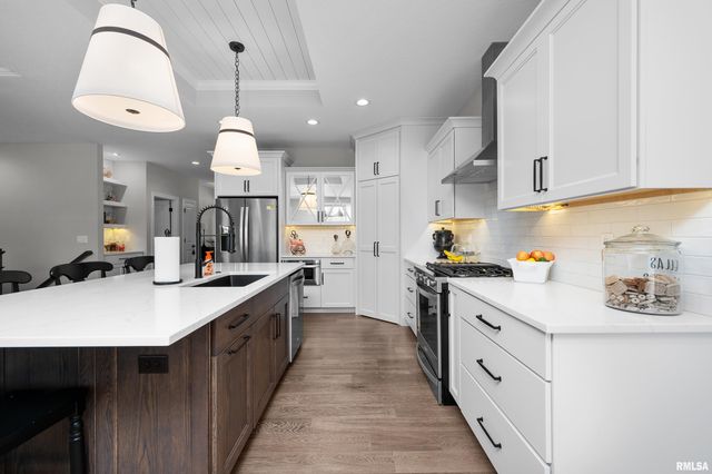 4345 PRESTWICK Court, Bettendorf, IA 52722