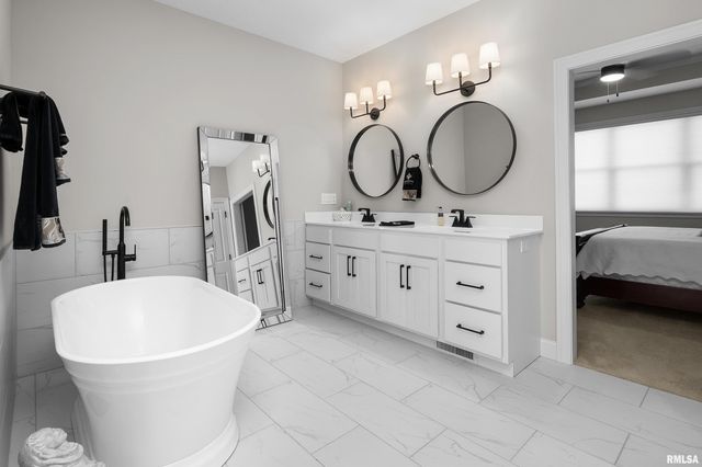 4345 PRESTWICK Court, Bettendorf, IA 52722