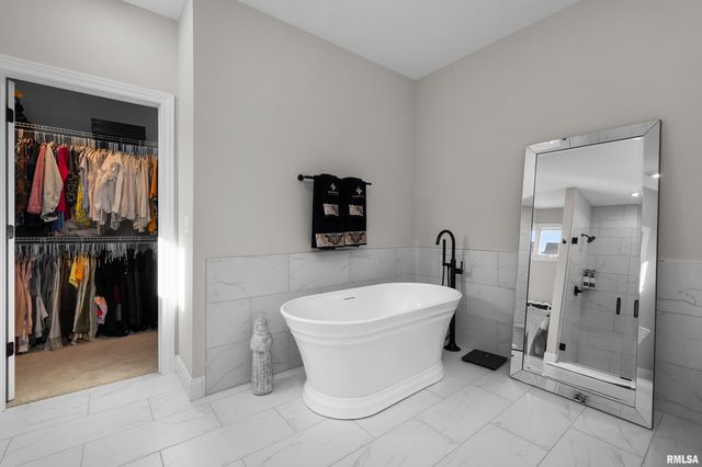 4345 PRESTWICK Court, Bettendorf, IA 52722