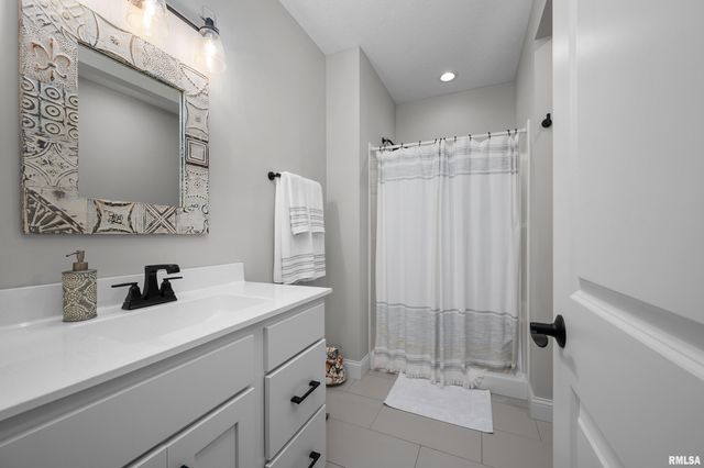 4345 PRESTWICK Court, Bettendorf, IA 52722