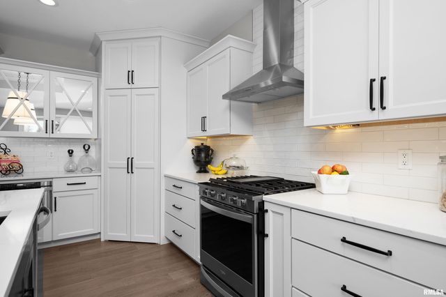 4345 PRESTWICK Court, Bettendorf, IA 52722