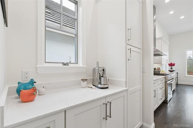 12 Sommerset Circle, Greenwood Village, CO 80111