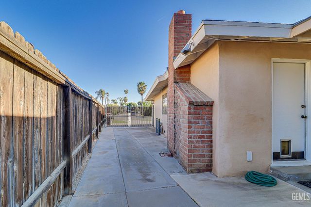 6212 Friant Drive, Bakersfield, CA 93309