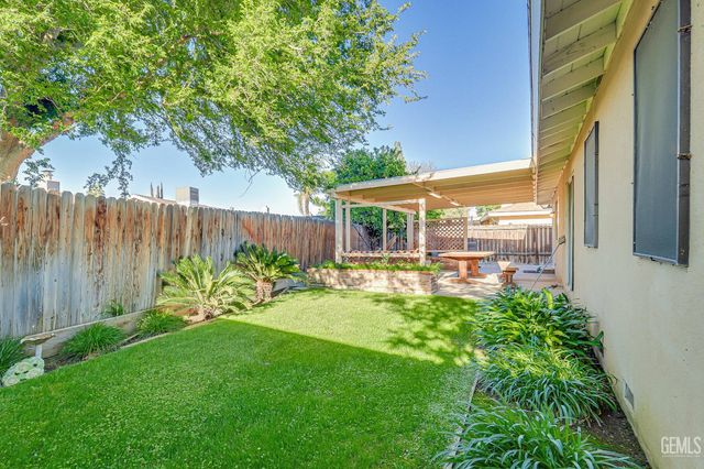 6212 Friant Drive, Bakersfield, CA 93309