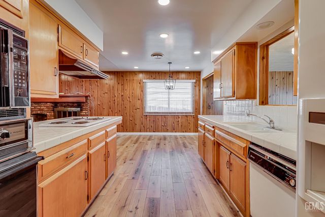 6212 Friant Drive, Bakersfield, CA 93309