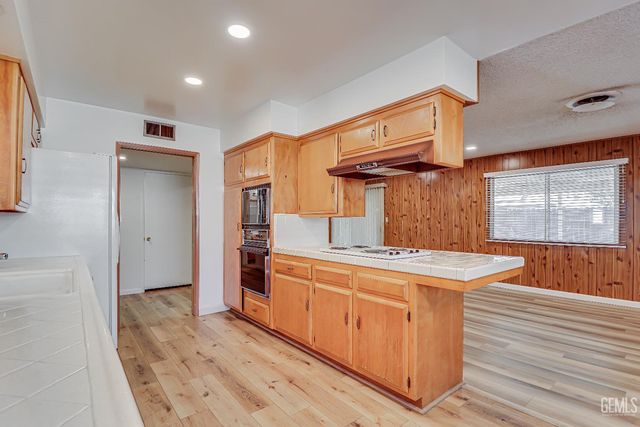 6212 Friant Drive, Bakersfield, CA 93309