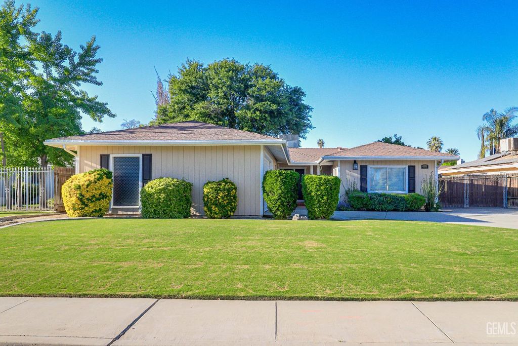 6212 Friant Drive, Bakersfield, CA 93309