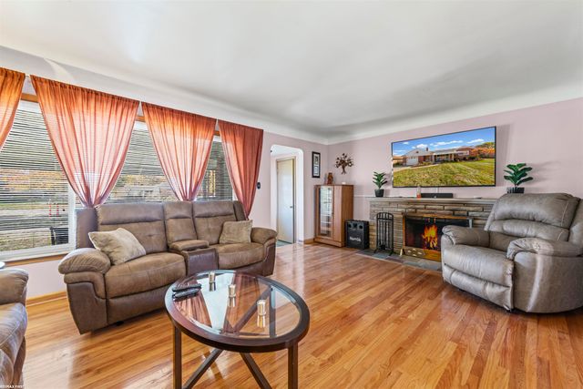 25920 Little Mack Avenue, Saint Clair Shores, MI 48081