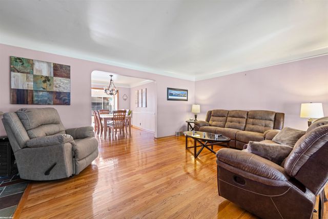 25920 Little Mack Avenue, Saint Clair Shores, MI 48081