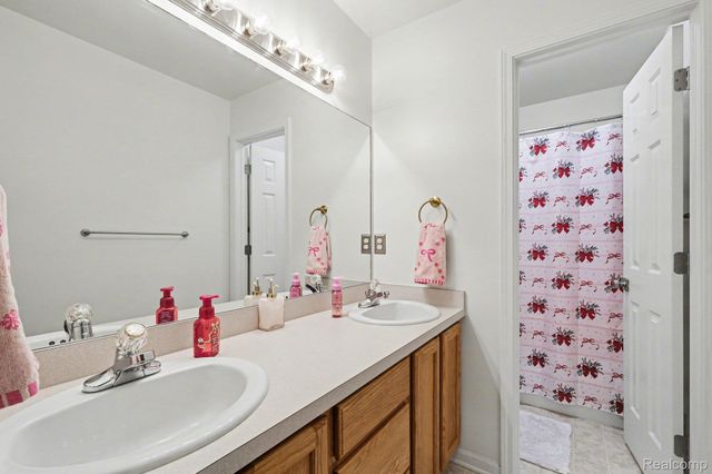 6230 Leighland Drive, Grand Blanc Charter Township, MI 48439