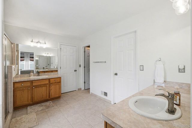 6230 Leighland Drive, Grand Blanc Charter Township, MI 48439